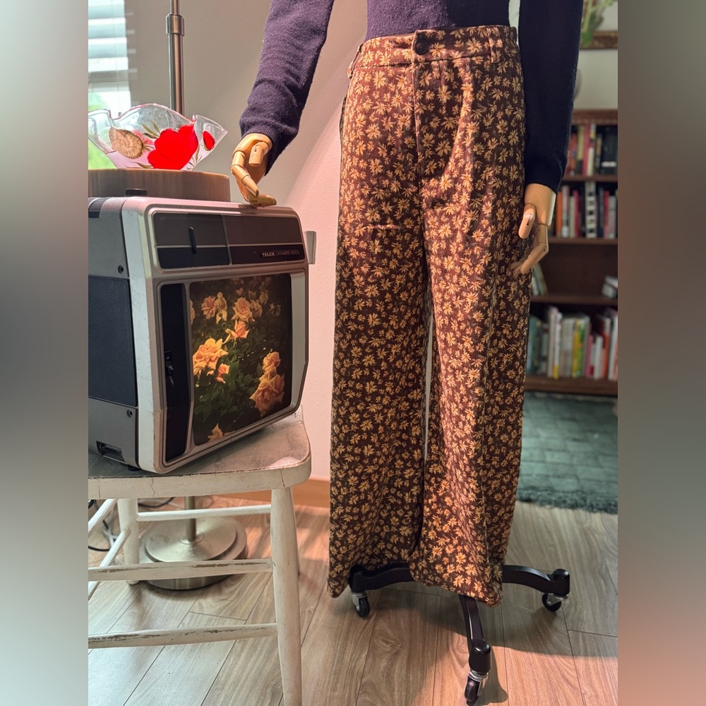 ***SOLD*** Cute Loose Fitting Floral Pants